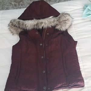 Maroon button-zipper vest